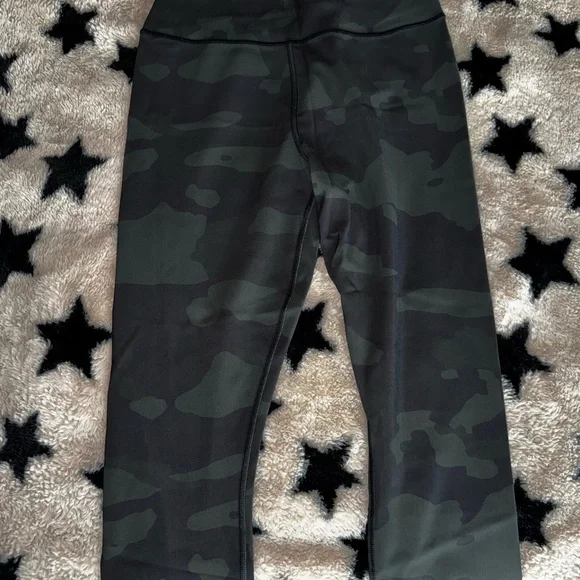 ALO Yoga High-Waist Camo Leggings in Dark Green Like Brand New Size Large Vapor - Picture 2 of 6